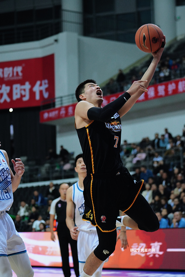 CBA 季前赛辽宁力压宁波,赵率舟轰下 23 分,沙约克 14+5+6 闪耀赛场
